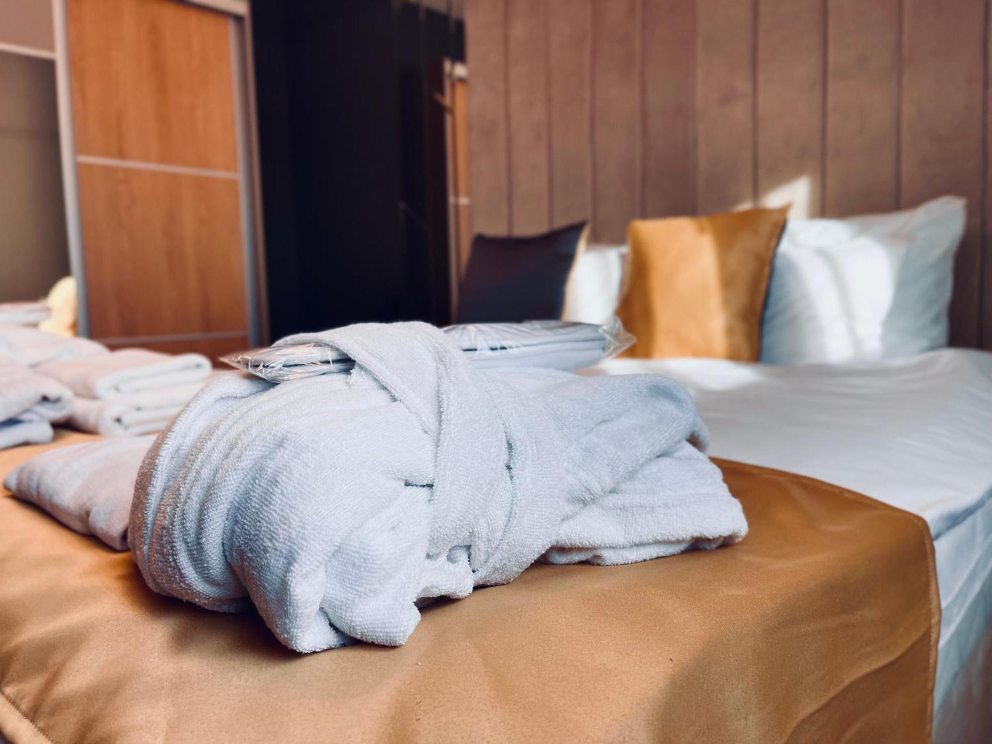 Mozaik Apartments & Spa - Modern 4-Star Apartments With Exclusive Private Spa Wellness In The City Center - Sauna, Jacuzzi, Turkish Bath - Free Parking, Wi-Fi - Rooms & Apartments Ćuprija מראה חיצוני תמונה