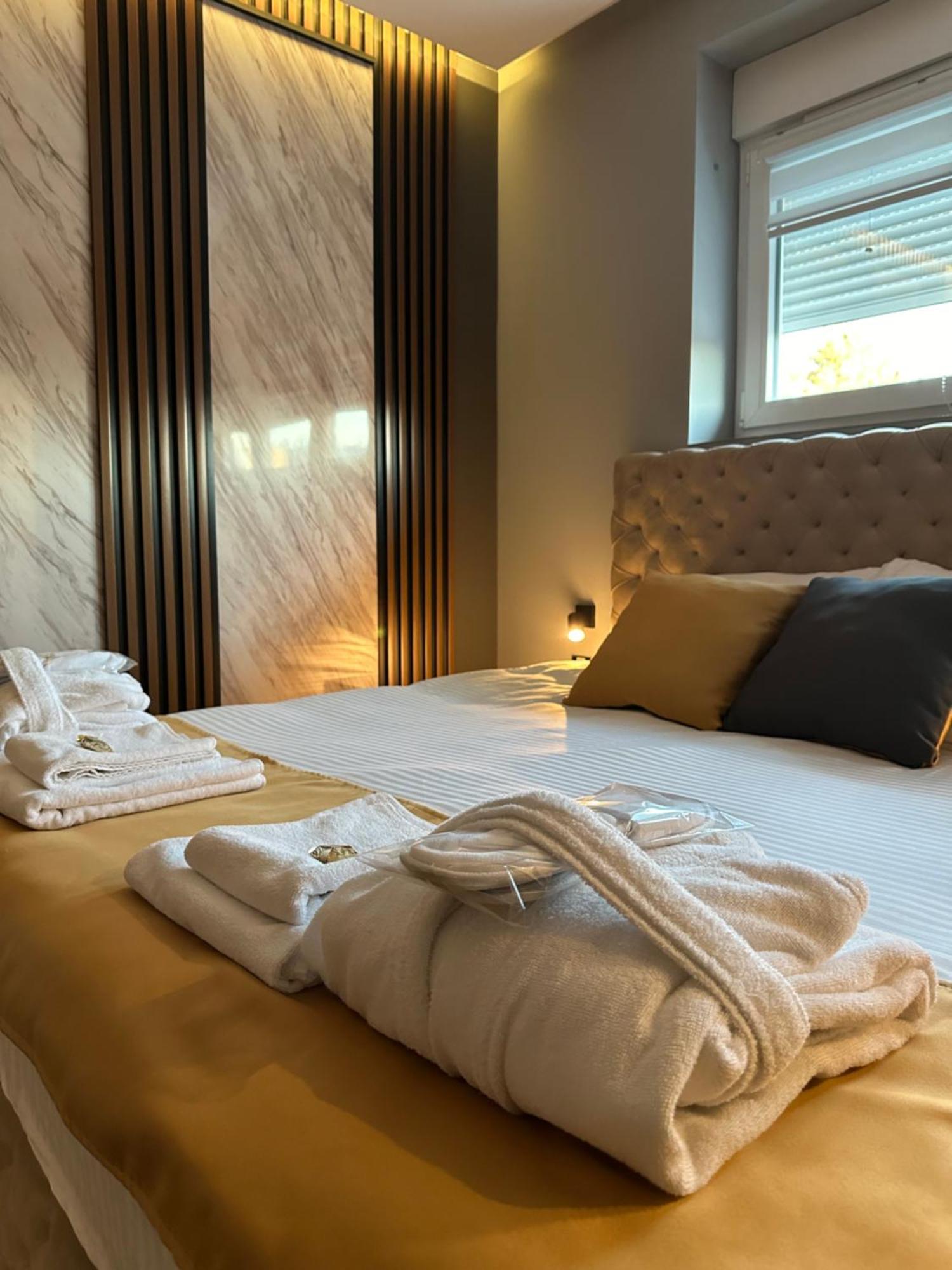 Mozaik Apartments & Spa - Modern 4-Star Apartments With Exclusive Private Spa Wellness In The City Center - Sauna, Jacuzzi, Turkish Bath - Free Parking, Wi-Fi - Rooms & Apartments Ćuprija מראה חיצוני תמונה